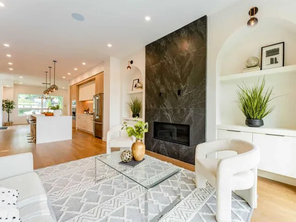 90 E Hartford Rd NW, Calgary, AB T2K 2A4