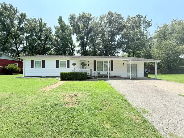 81 Dallas Dr, Harrisburg, IL 62946