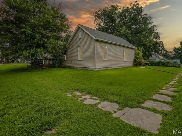 204 W Union St, Pleasant Hill, IL 62366
