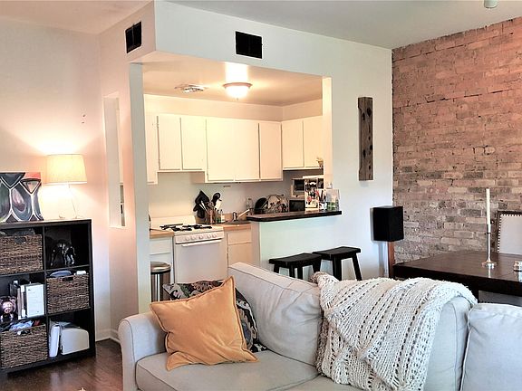 3rd image of 947 W Oakdale Ave APT 3E