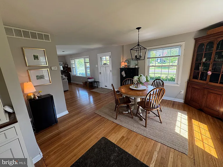 402 Elliger Ave — Photo 15