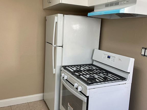 2nd image of 1028 W San Juan Ave #1028