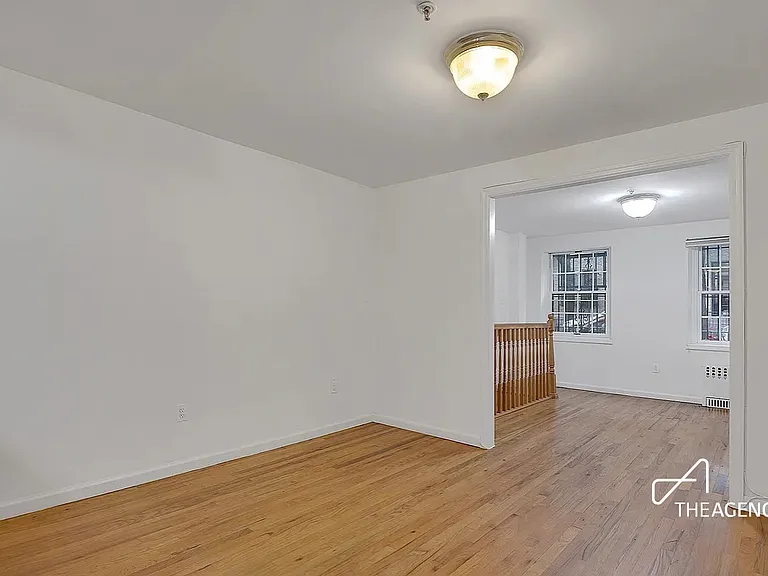 242 W 21st St #A — Photo 7