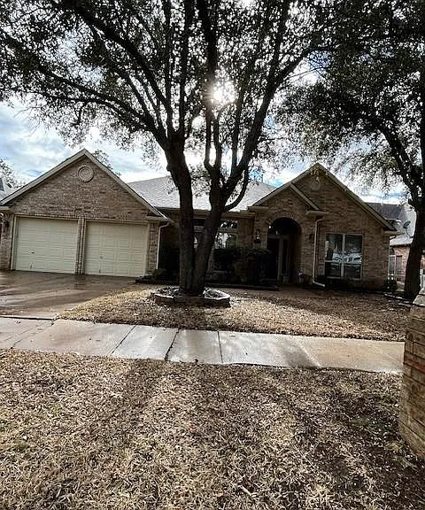 2909 Queen Mary Dr — Photo 3