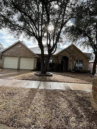 2909 Queen Mary Dr Photo 1