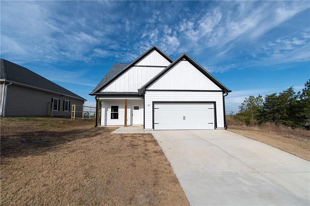 4 bed, 3.5 bath, 2392 sqft, $2,650 — Photo 2