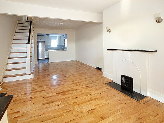 Open Layout from Living Room to Kitchen
