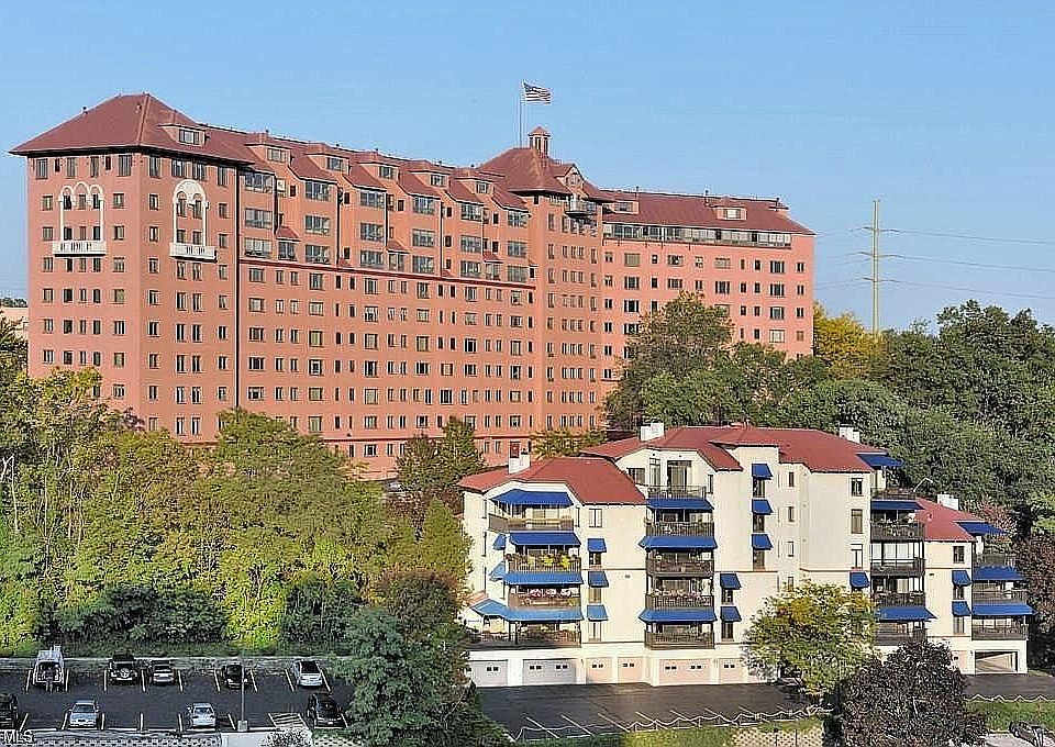 1st image of 19000 Lake Rd APT 123