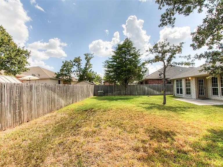 1508 Bluefield Ct — Photo 17