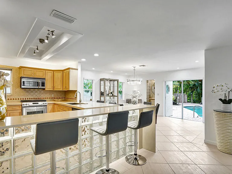 290 E Fern Dr — Photo 15