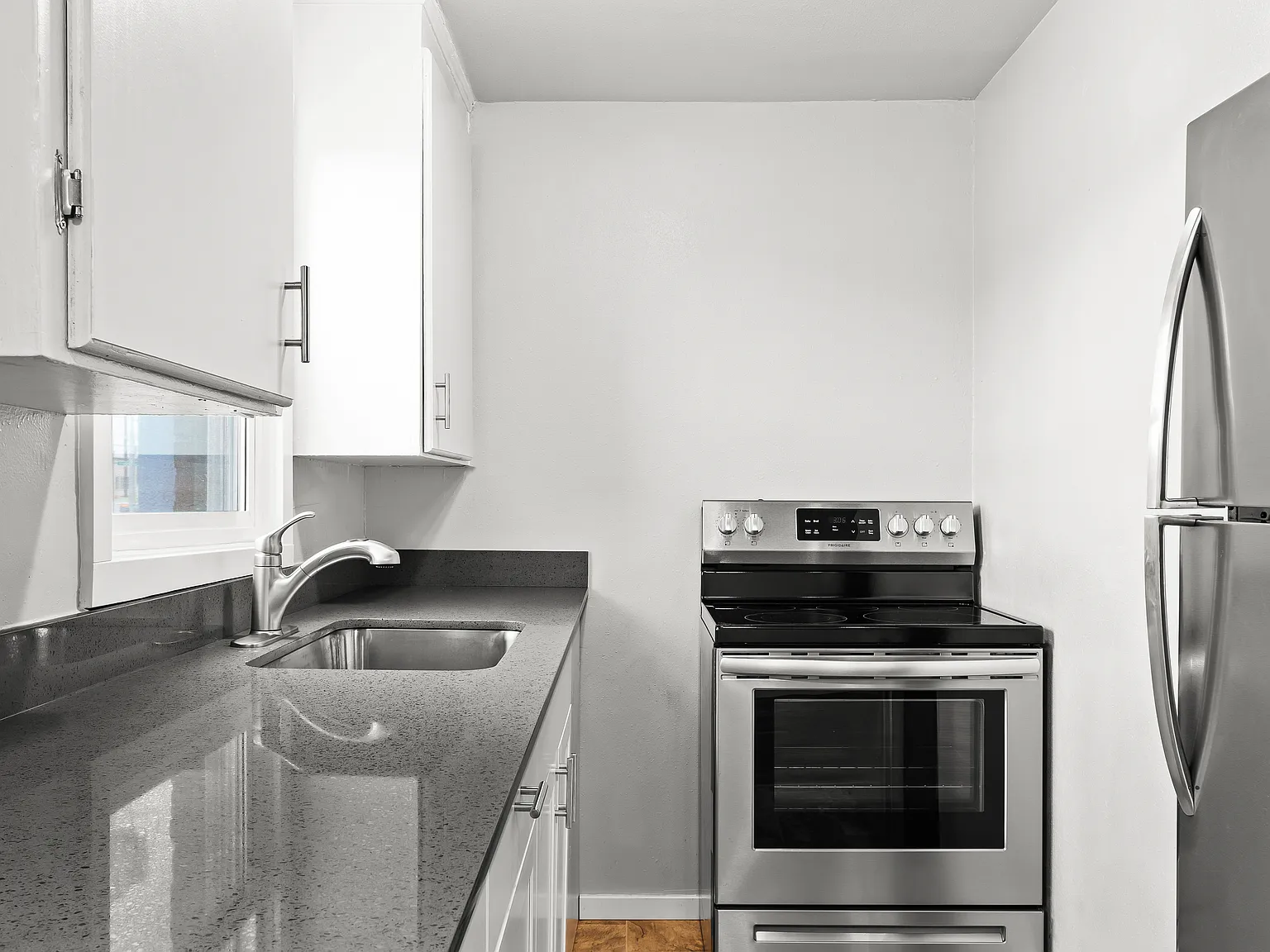 Cabana Court Apartments — Photo 3