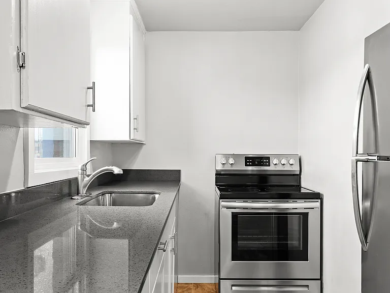 3809 S Thompson Ave — Photo 3