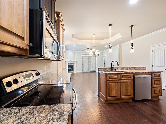 4th image of 1056 Linlen Ave