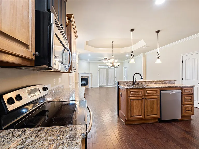 1056 Linlen Ave — Photo 4