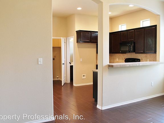 3rd image of 961 Brown Rock Dr