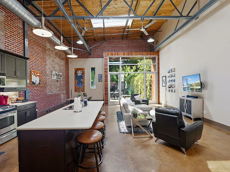 713 S Central St #104 — Photo 13