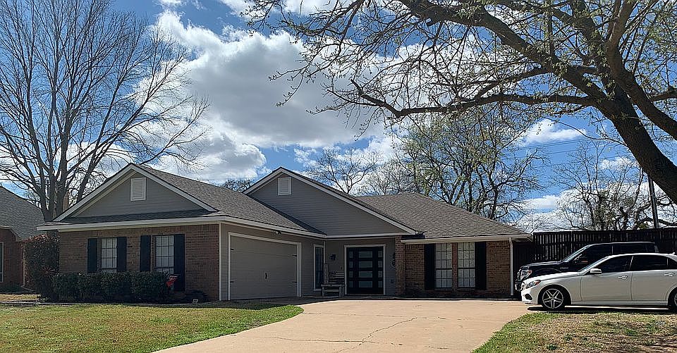 1st image of 635 Savanna Dr