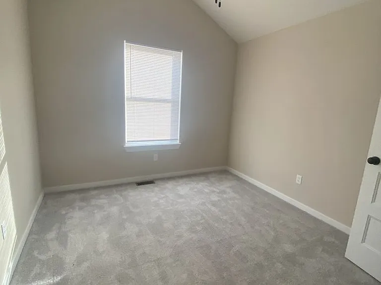 433 E Logan St — Photo 6