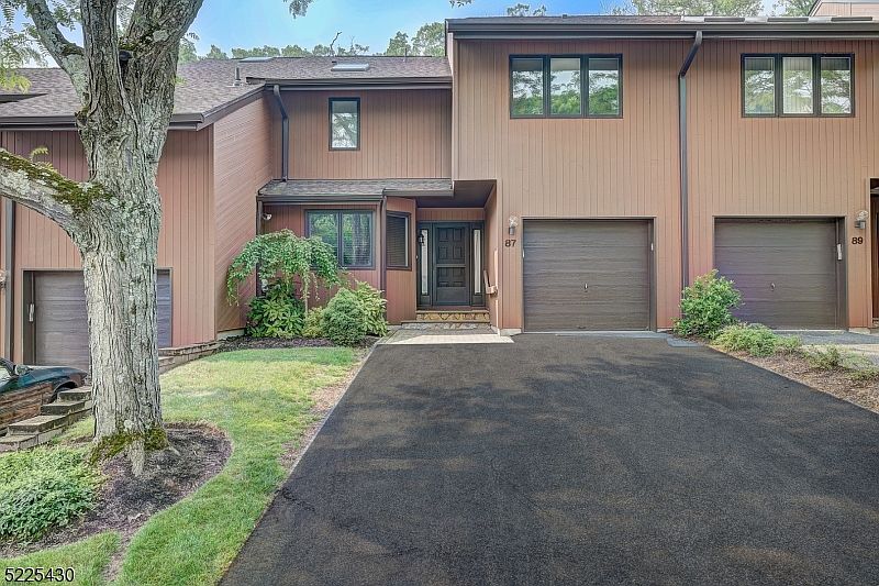 1st image of 87 Sullivan Dr