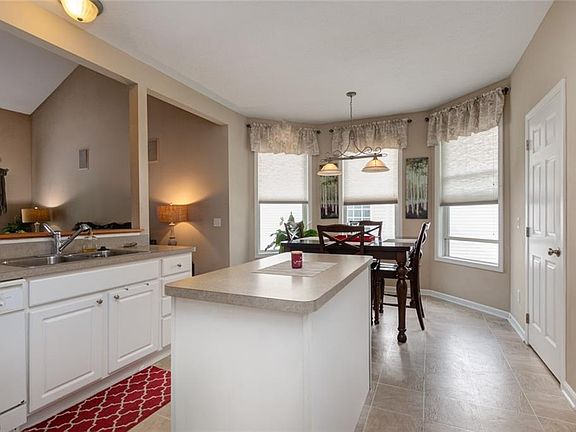 5th image of 1008 Venice Ct