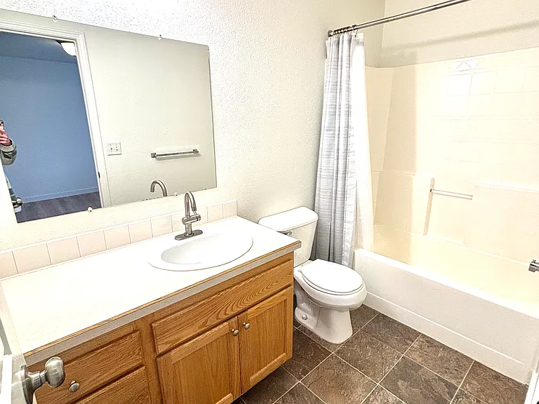 3144 S Virginia Ave — Photo 16