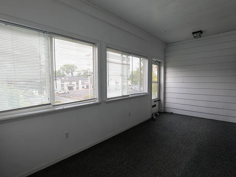 98 Hurley Ave — Photo 5