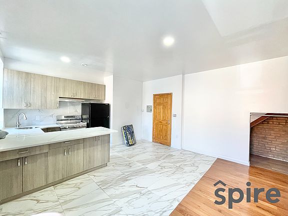 2nd image of 285 Smith St Floor 2