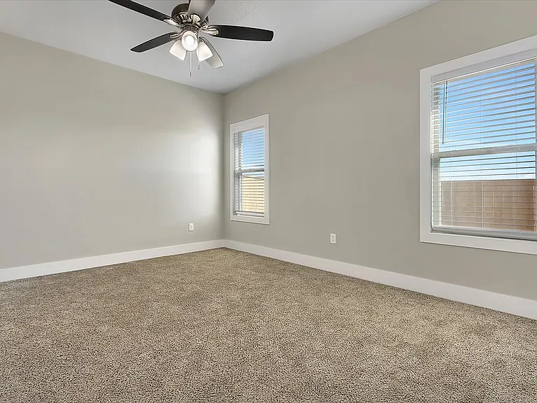 132 Calvin Dr — Photo 17