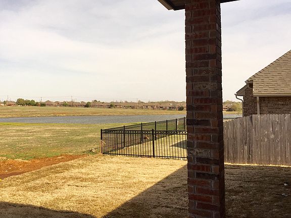 5th image of 1825 Lago Dr