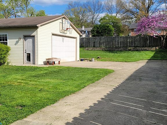 2nd image of 131 Gormley Dr