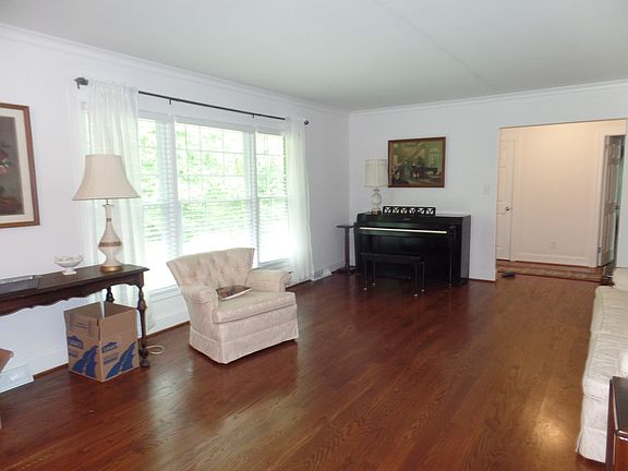 3rd image of 601 Brackenbury Ln