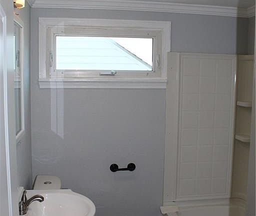 3rd image of 537 Cornwall Ave
