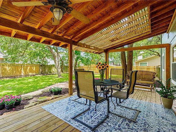 Big backyard. Fence and landscaping has been upgraded since this photo was taken.