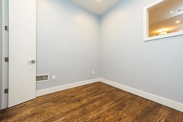 Rented by Nooklyn NYC LLC | media 3