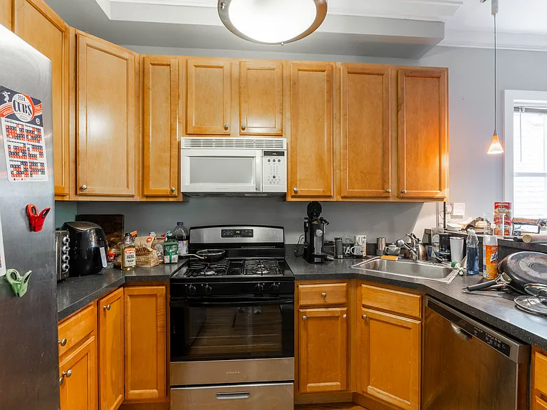 1314 W Roscoe St #1 — Photo 6