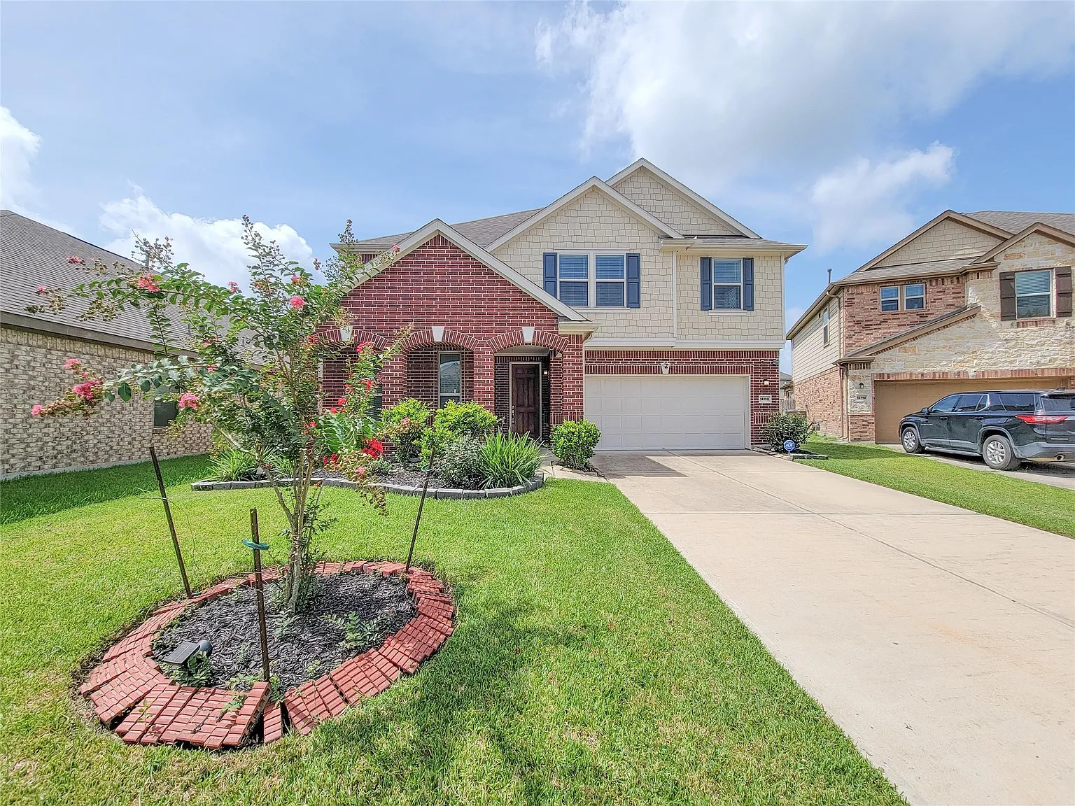 3 bed, 2.5 bath, 2528 sqft, $2,500 — Photo 2