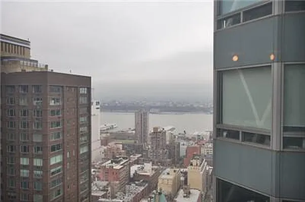 Sold by R New York | media 7