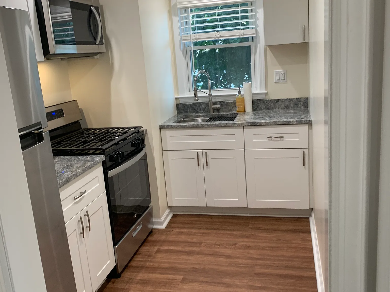 120 Bradford Ave — Photo 2