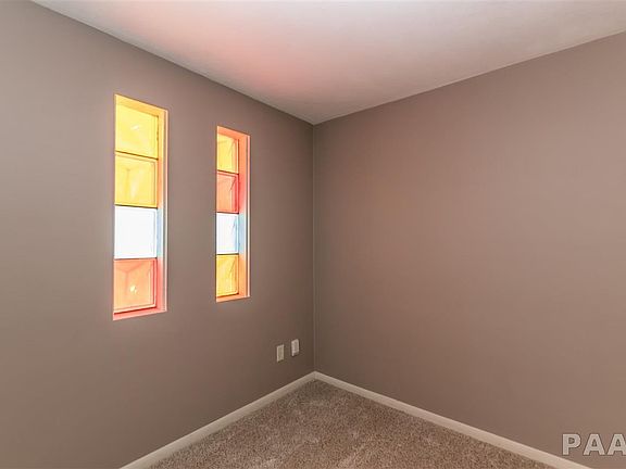 5th image of 401 E Delwood St