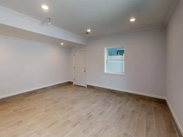 366 Armstrong Avenue image 11 of 22