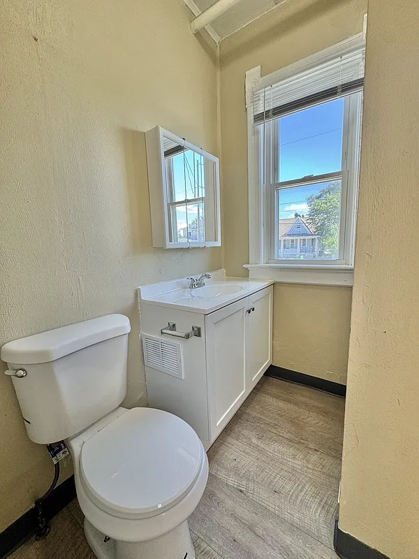 Studio, 1.0 bath, 215 sqft, $729 — Photo 4