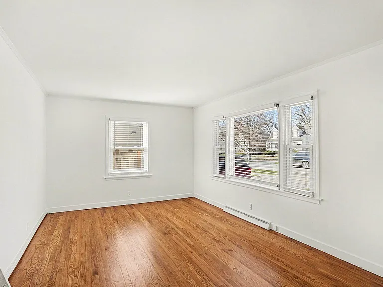 995 S Swain Ave — Photo 7