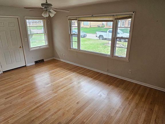 3rd image of 5841 Garrett Ln