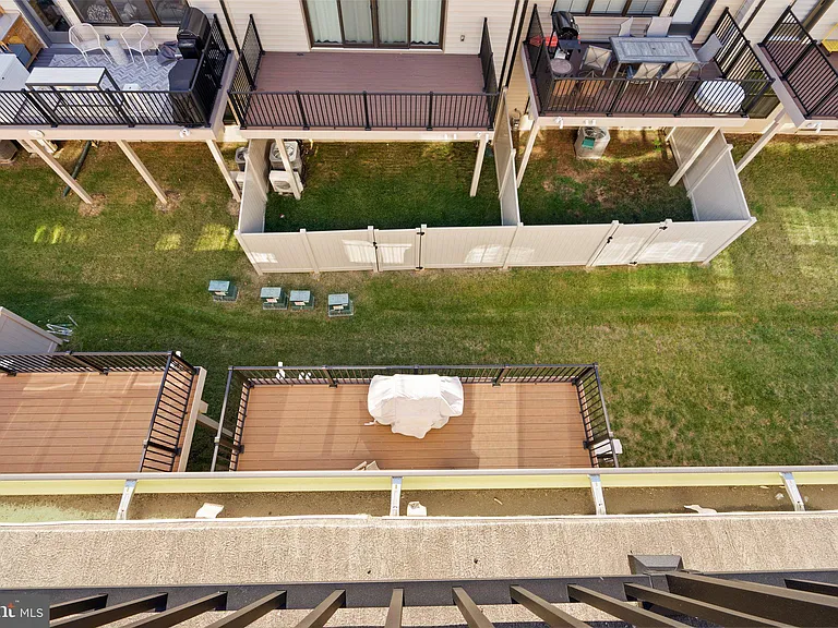 6227 Almerico Pl — Photo 116
