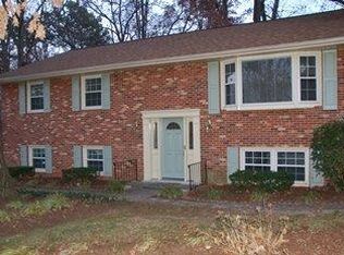 526 Fagan Dr, Fredericksburg, VA 22405