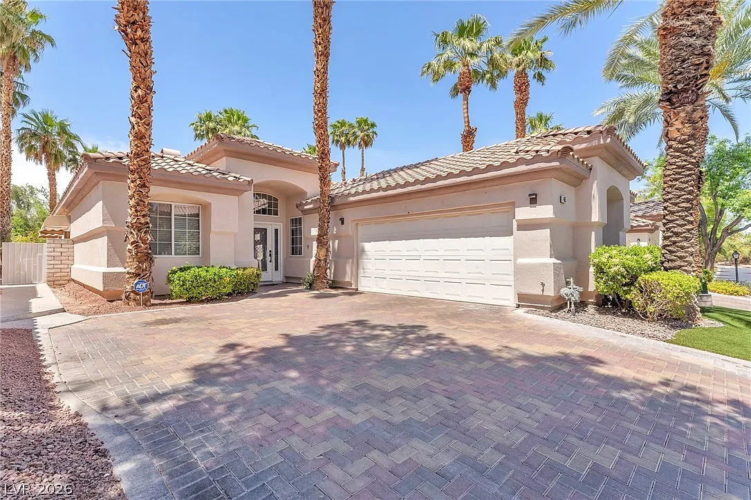 3 bed, 2.0 bath, 2005 sqft, $3,000 — Photo 2