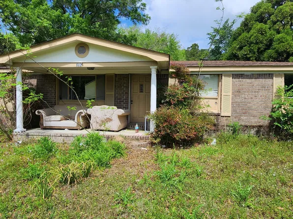 388 Embassy Dr, Summerville, SC 29483