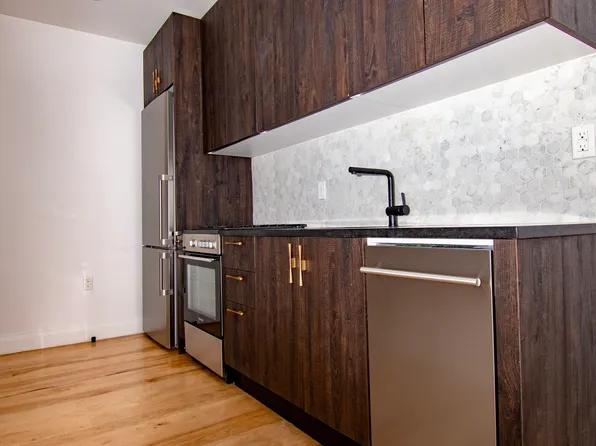 564 Saint Johns Place image 4 of 10