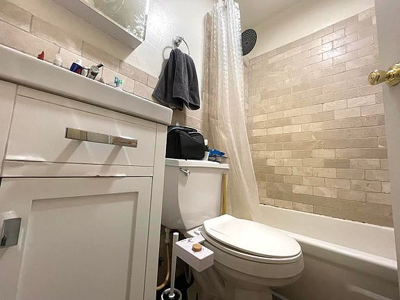 4th image of 336 E 13th St APT C2
