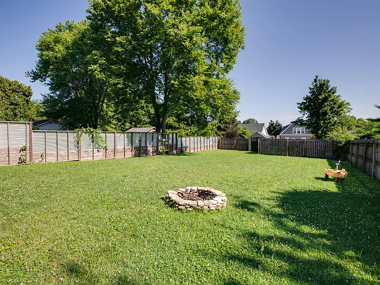 508 Morton Ave — Photo 39
